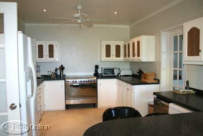 Main house: fully-fitted kitchen