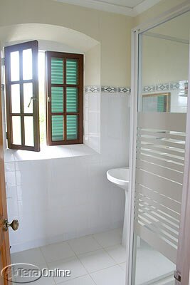 Guest ensuite bathroom