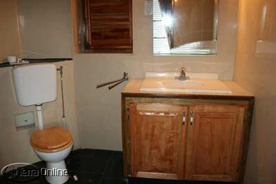 Master ensuite bathroom