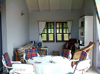 Living/dining area